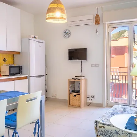 Bluemary Apartment